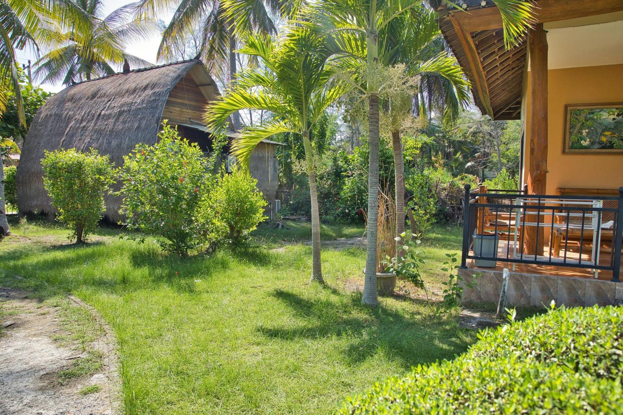 Bunga Bungalows Gili Meno Exterior foto
