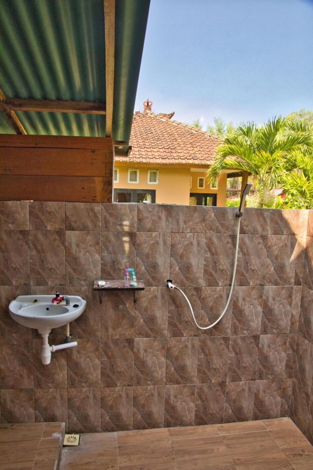 Bunga Bungalows Gili Meno Exterior foto